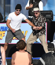 Zac Efron & Robert De Niro - On the set of Dirty Grandpa in Tybee Island,Giorgia 2015.04.30 - 140xHQ P3mUgXJc
