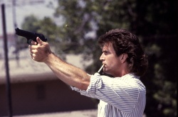 Mel Gibson - Mel Gibson, Danny Glover - Постеры и промо к фильму "Lethal Weapon (Смертельное оружие)", 1987 (15xHQ) PMCjJXLT