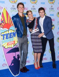 Shailene Woodley - 2014 Teen Choice Awards, Los Angeles August 10, 2014 - 363xHQ PO7PignG