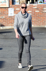 Katherine Heigl - Out & About in Los Angeles, 27 января 2015 (21xHQ) Ppyvtf2N