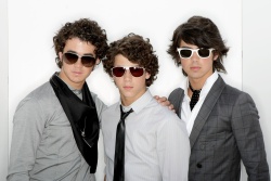 The Jonas Brothers - Teen Choice Awards Portraits, 2007 august - 8xHQ PwVDkJ91