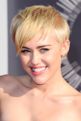 Miley Cyrus - 2014 MTV Video Music Awards in Los Angeles, August 24, 2014 - 350xHQ Qj4XbRuM
