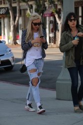Amanda Bynes - spotted in West Hollywood looking healthy, 31 января 2015 (14xHQ) QlXddjTa