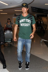 Josh Duhamel - Josh Duhamel - Arriving at LAX Airport in LA - April 23, 2015 - 24xHQ RWpSsuz7