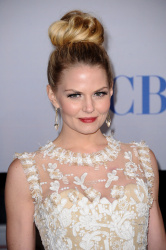 Jennifer Morrison - Jennifer Morrison & Ginnifer Goodwin - 38th People's Choice Awards held at Nokia Theatre in Los Angeles (January 11, 2012) - 244xHQ RylVi1D6