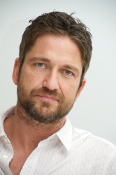 Gerard Butler - How To Train Your Dragon press conference portraits by Vera Anderson (Beverly Hills, March 20, 2010) - 19xHQ SG3wKlIN