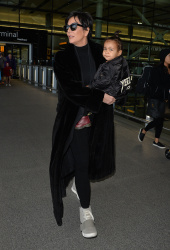 Kris Jenner - at Heathrow airport in London - March 2, 2015 (14xHQ) SpqStfr1