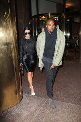 Kim Kardashian and Kanye West - Out and about in New York City, 8 января 2015 (54xHQ) Sveq24QW
