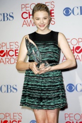 Chloe Moretz - 2012 People's Choice Awards at the Nokia Theatre (Los Angeles, January 11, 2012) - 335xHQ SwULP5de