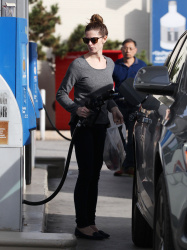 Ashley Greene - Getting gas in LA - february 26, 2015 (18xHQ) TR9o9E1H
