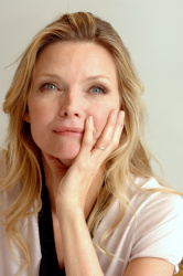 Michelle Pfeiffer - Hairspray press conference portraits by Vera Anderson (Los Angeles, June 15, 2007) - 10xHQ TfuypyPk