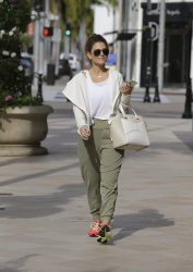 Maria Menounos - Shopping at Jimmy Choo in Beverly Hills, 28 января 2015 (23xHQ) TpJyut2Z