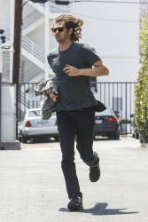 Andrew Garfield - Andrew Garfield - Outside a gym in Los Angeles - May 27, 2015 - 18xHQ TytWY7c3