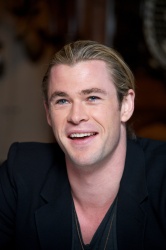 Chris Hemsworth - Snow White And The Huntsman press conference portraits by Vera Anderson (West Suffex, May 13, 2012) - 10xHQ UKBb8nnB