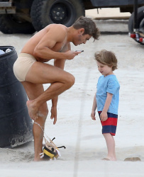 Zac Efron & Robert De Niro - On the set of Dirty Grandpa in Tybee Island,Giorgia 2015.04.28 - 103xHQ UNLcKcMm