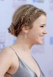 Taylor Spreitler arrives at the 39th Annual People's Choice Awards at Nokia Theatre L.A. Live on January 9, 2013 in Los Angeles, California - 24xHQ VowLa7TI