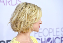 Brittany Snow - 39th Annual People's Choice Awards (Los Angeles, January 9, 2013) - 80xHQ W0s3mwXr