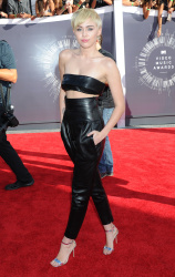 Miley Cyrus - 2014 MTV Video Music Awards in Los Angeles, August 24, 2014 - 350xHQ WOEDfMym