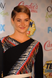 Shailene Woodley - 2014 Teen Choice Awards, Los Angeles August 10, 2014 - 363xHQ WScMwK6O