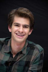Andrew Garfield - The Social Network press conference portraits by Vera Anderson (New York, September 25, 2010) - 8xHQ WgFN9SLE