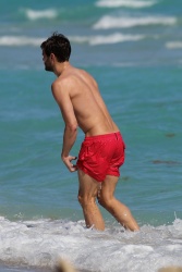 Jamie Dornan - At the beach with his girlfriend, Amelia Warner in Miami - January 17, 2013 - 25xHQ WoncwdDZ