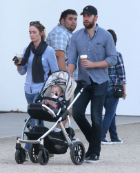Emily Blunt - and husband John Krasinski take their daughter Hazel out for lunch and a stroll in Los Angeles, California with her baby girl Hazel on January 24, 2015 - 22xHQ WtKrykAY