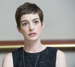 Anne Hathaway - The Dark Knight Rises press conference portraits by Magnus Sundholm (Beverly Hills, July 08, 2012) - 10xHQ X3ibKQnc