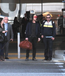 Ryan Gosling - Ryan Gosling - Arriving at LAX Airport in LA - April 17, 2015 - 25xHQ X7VgGIji