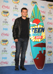Josh Hutcherson - FOX's 2014 Teen Choice Awards in Los Angeles (2014.08.10) - 33xHQ XVUzKxF6
