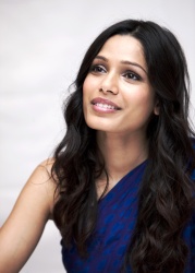 Freida Pinto - "Rise Of The Planet Of The Apes" press conference portraits by Armando Gallo (New York, July 31, 2011) - 14xHQ XbxXJMHh