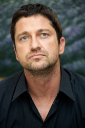 Gerard Butler - Gerard Butler - The Ugly Truth press conference portraits by Vera Anderson (Beverly Hills, July 20, 2009) - 13xHQ Xfo4lYAe
