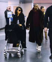 Kim Kardashian - At JFK Airport in New York City with Kanye West (2015. 02. 09) (44xHQ) YYXt6oos