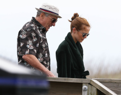 Zac Efron & Robert De Niro - On the set of Dirty Grandpa in Tybee Island,Giorgia 2015.04.28 - 103xHQ YtDMvgj3