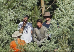 Tom Cruise - on the set of 'Oblivion' in June Lake, California - July 10, 2012 - 15xHQ ZTsVdLm1