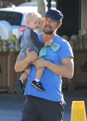Josh Duhamel - took his son Axl for a bike ride in Santa Monica - March 7, 2015 - 32xHQ Zdf5Yxcl