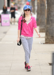 Miranda Cosgrove - Out and about in LA, 22 января 2015 (25xHQ) ZyvOAzSW